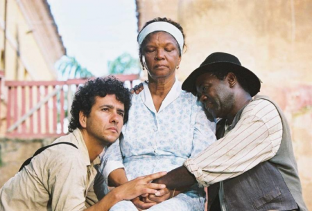 Famosos emocionam com homenagens para Chica Xavier
