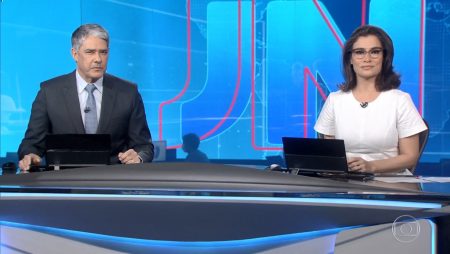 William Bonner e Renata Vasconcellos fazem piada após erro técnico no JN