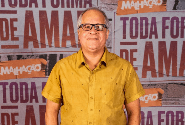 Emanuel Jacobina entrega sinopse de novela das 19h para a Globo