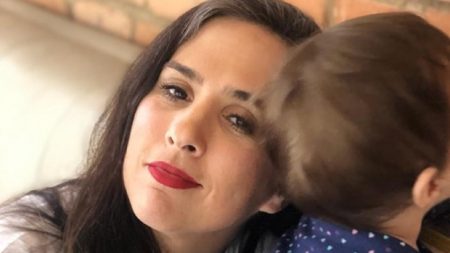 Tatá Werneck dá resposta atravessada a internauta que deu pitaco em sua amamentação