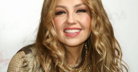 Aos 48 anos, cantora mexicana Thalia surpreende seguidores com corpão