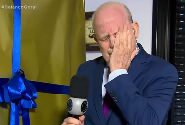 Renato Lombardi chora no Balanço Geral e emociona apresentador ao vivo