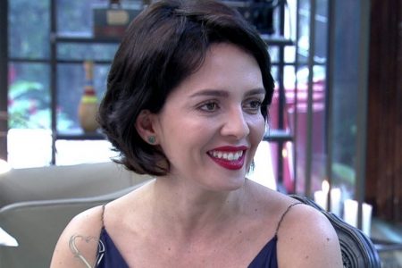 Ex-repórter do Mais Você se casa em cerimônia apenas com a mulher