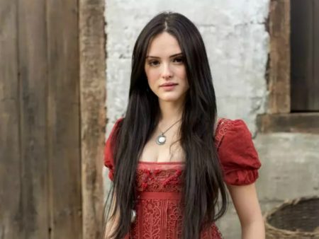 Isabelle Drummond lembra Novo Mundo e revela como novela transformou sua vida