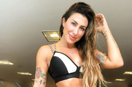 Usando fio-dental, Jaque Khury ostenta corpão sarado e bumbum avantajado