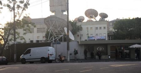 Em meio à briga interna, empresas do Grupo Band mudam de endereço