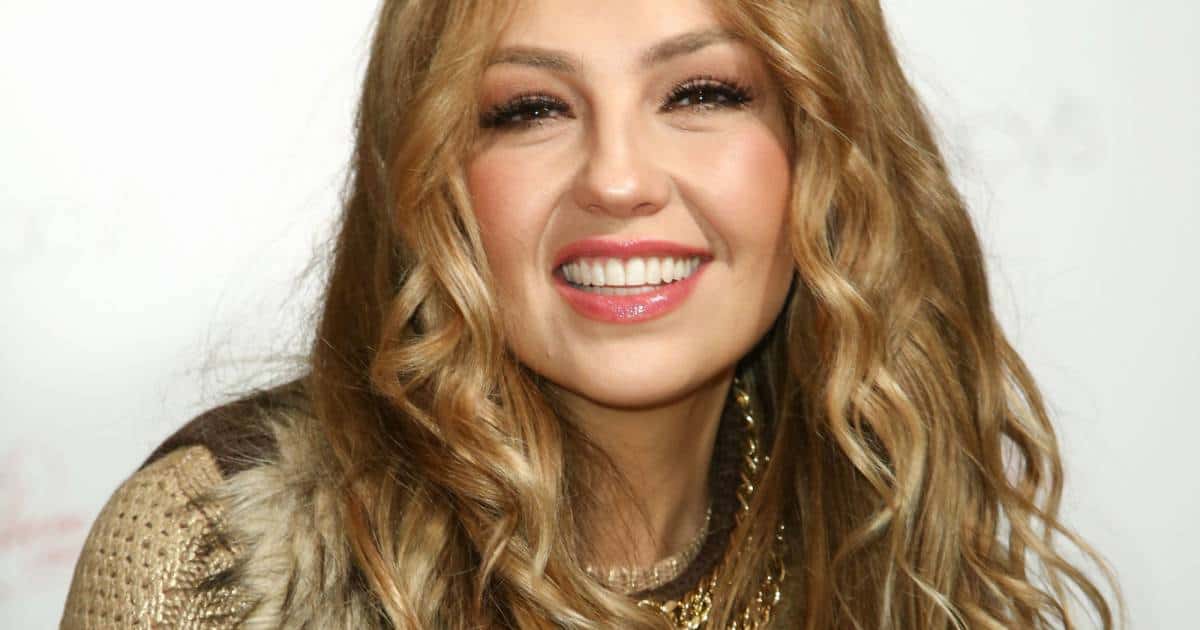 Thalia celebra 49 anos com clique belíssimo