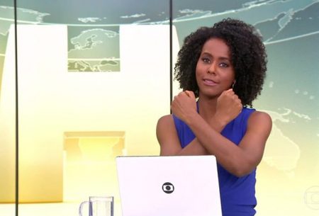 Maju Coutinho presta homenagem a Chadwick Boseman ao vivo na Globo