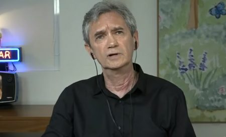 Serginho Groisman lembra polêmica e diz que não há negros na equipe do Altas Horas