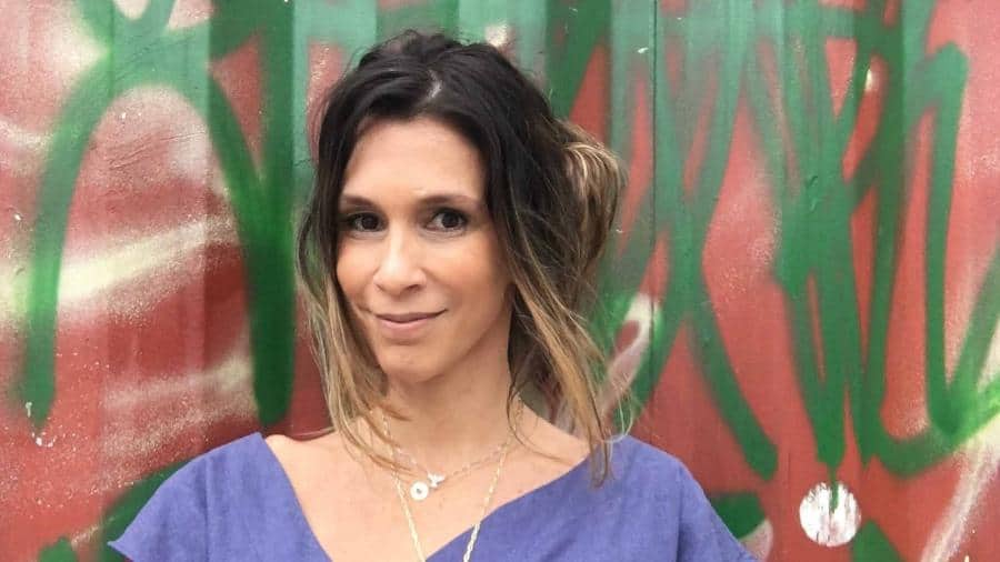 Sarah Oliveira celebra 20 anos de atração histórica da MTV
