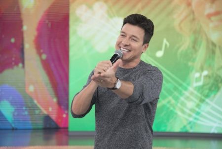 Record planeja novo reality para Rodrigo Faro tentar vencer Eliana