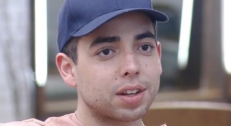 Lucas Maciel, em A Fazenda 2020, tem sua bissexualidade exposta por equipe