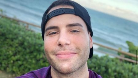 Luiz Bacci responde perguntas sobre tamanho de parte íntima e falta de sexo