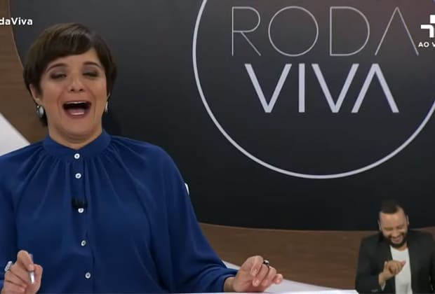 Vera Magalhães tem crise de riso e intérprete de libras rouba a cena no Roda Viva