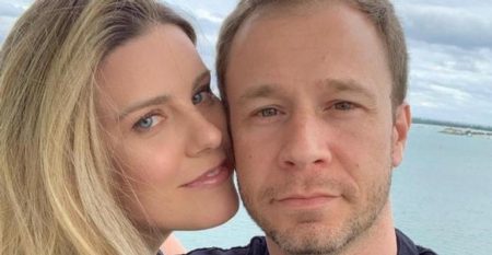 Esposa de Tiago Leifert, Daiana Garbin exibe barrigão de oito meses