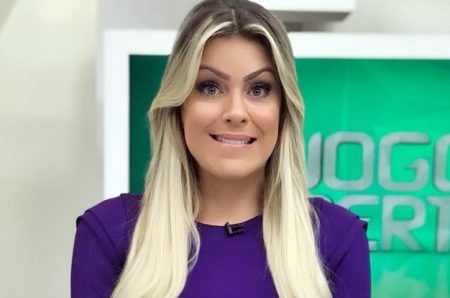 Discreta, Renata Fan posta foto ousada de biquíni e surpreende os fãs