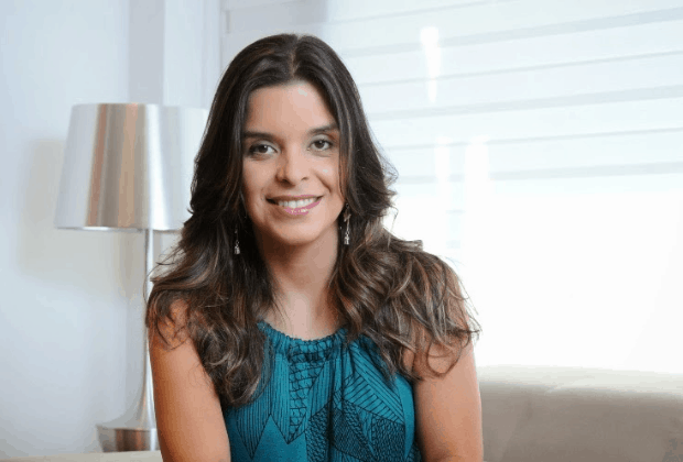 Autora de Os Dez Mandamentos, Vivian de Oliveira entrega sinopse de novela à Globo