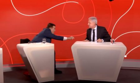 Roberto Cabrini se revolta com Augusto Nunes em estreia de programa