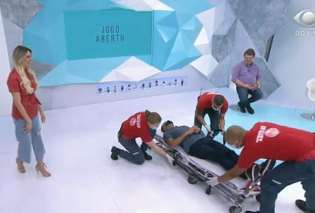 Denílson sofre com eliminação do São Paulo e “sai de ambulância” da Band