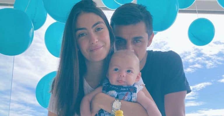 Felipe Simas posta momento íntimo da esposa com filha caçula e encanta fãs