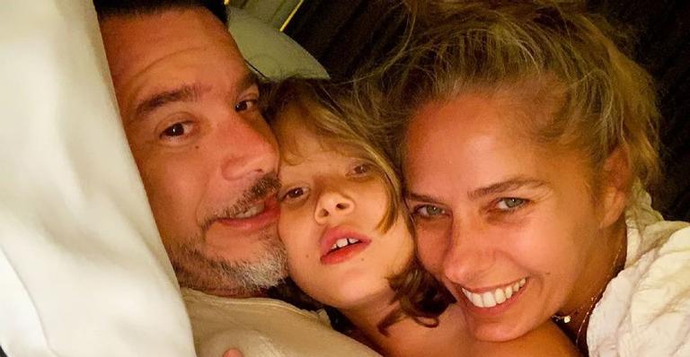 Adriane Galisteu compartilha vídeo divertido com o marido e o filho e fãs celebram