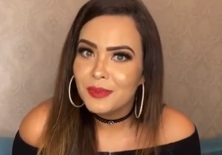 Geisy Arruda vira diretora de escola e mostra garoto enquadrado no banheiro das meninas