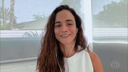 Alice Braga fala sobre trabalhos internacionais e dificuldade para aprender inglês