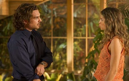 Flor do Caribe – Capítulo de Sábado (10/10): Ester tenta conter Alberto