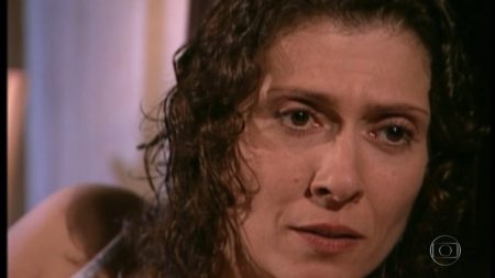 Laços de Família – Capítulo de Segunda-Feira (12/10): Sílvia irrita Pedro