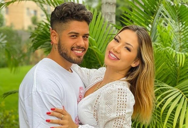 Namorada de Zé Felipe anuncia gravidez após três meses de namoro