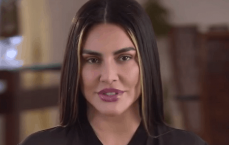 Cleo Pires grava vídeo quente com quase beijo lésbico em clipe ousado