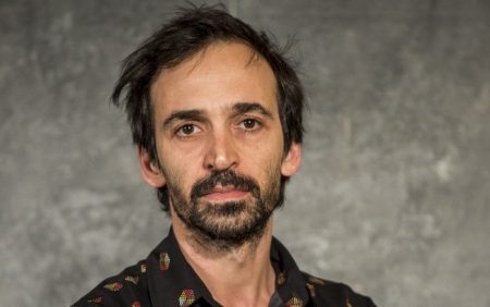 Estrelada por Júlio Andrade, série sobre a vida de Betinho é adiada