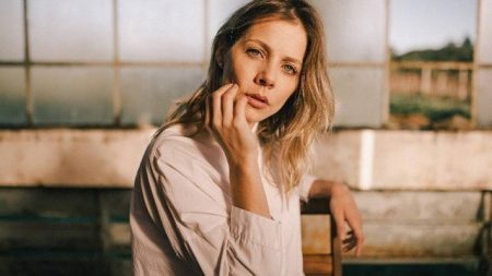 Elisa Volpatto fala sobre Bom Dia, Verônica e revela desejo de fazer novela