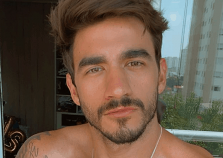 Ex-BBB Guilherme Napolitano arranca suspiros ao aparecer sem camisa