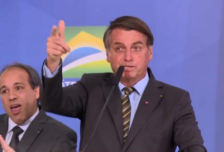 Repórter da Globo solta o verbo contra Bolsonaro por atitude com vacina