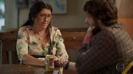 Regina Casé e Chay gravam cena esperada de Amor de Mãe e detalhes são expostos