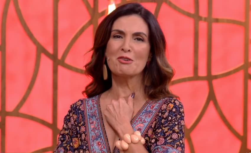 Fátima Bernardes chora na Globo ao falar de aniversário dos filhos