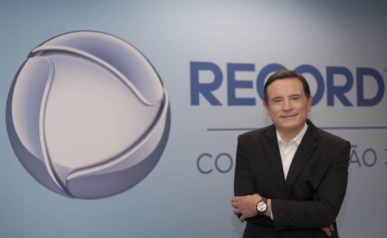 Recém-chegado à Record, Roberto Cabrini detona atitudes de Bolsonaro