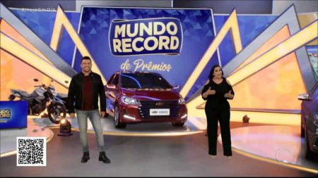 Apresentadores da Record se revoltam com falta de cachê em programa de prêmios