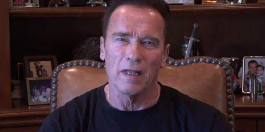 Arnold Schwarzenegger preocupa ao surgir em hospital e revela o que aconteceu