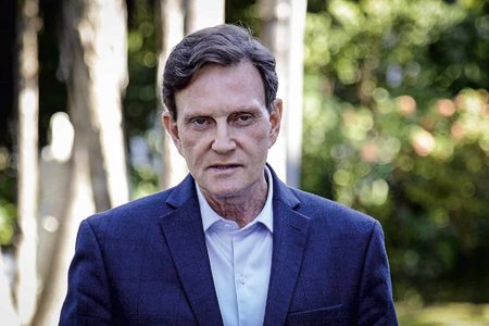 Record minimiza prisão de Crivella e diz que ele foi “conduzido” à prisão