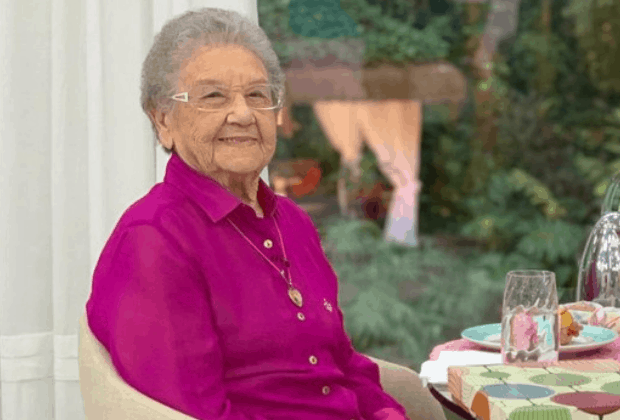 Palmirinha Onofre, de 89 anos, é internada em São Paulo