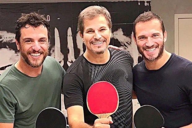 Rodrigo Lombardi, Paulo Rocha e Edson Celulari posam juntos e fãs reagem