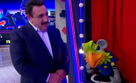 Xaropinho “vira” Louro José em homenagem a Tom Veiga no Programa do Ratinho