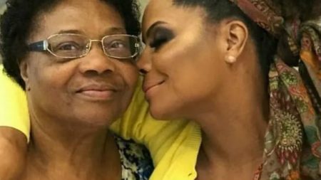Adriana Bombom revela que não acreditava no coronavírus até mãe e esposo serem contaminados