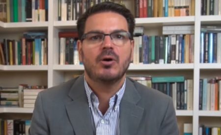 Record demite Rodrigo Constantino após declaração sobre estupro