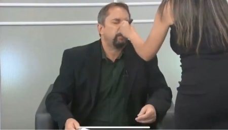 SBT erra e mostra Isabele Benito maquiando jornalista