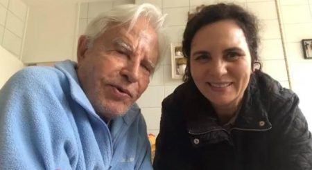 Cid Moreira festeja 20 anos do seu casamento e recebe elogios