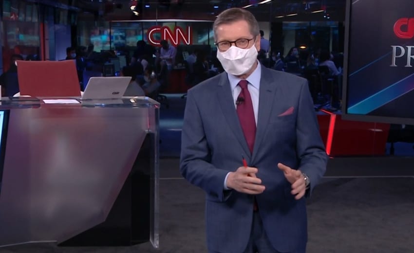 De máscara, Márcio Gomes faz sua estreia na CNN Brasil e repercute na web