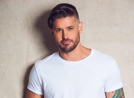 Dado Dolabella revela que está com covid-19 e mostra barriga sarada